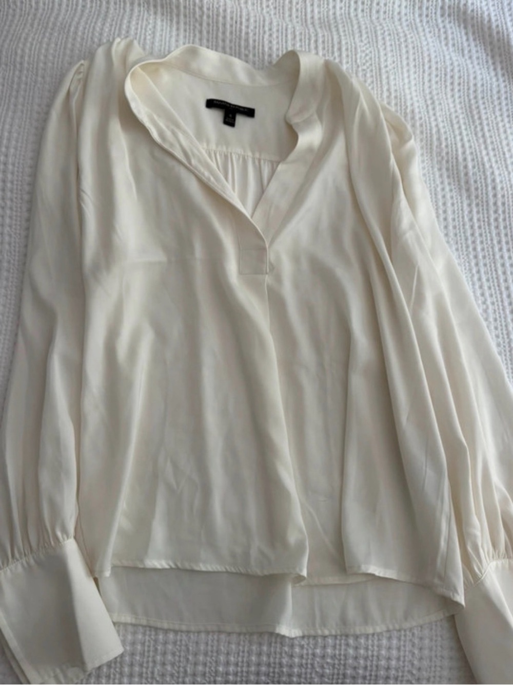 Banana Republic Cream V-Neck Long Sleeve Blouse